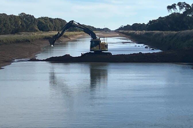 An excavator installs a block bank on the Mulwala Canal.